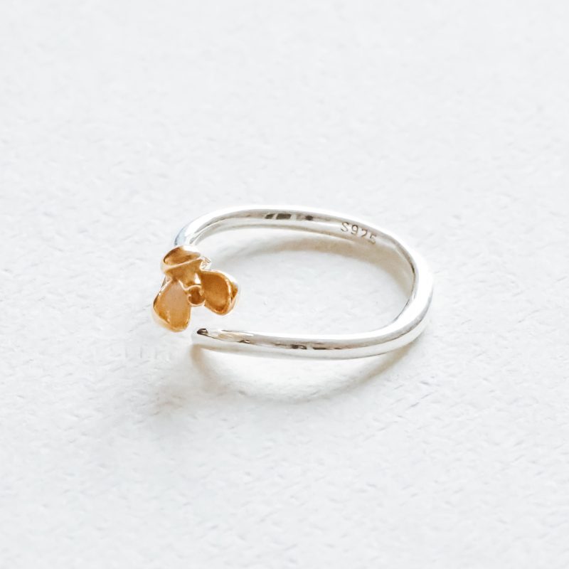 White Finches Flower Rings Sideview